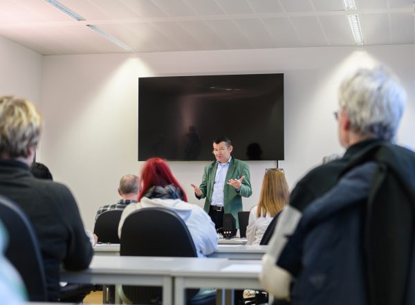 Elf Freunde müsst ihr sein, Tochterunternehmen der IWL